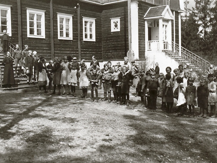 Paijalan koulun oppilaita 1930-luvulla. Kuva Tuusulan museo